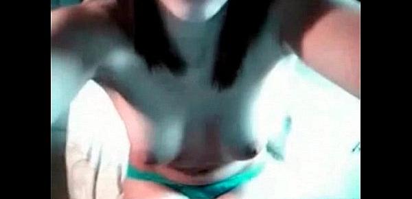  cute amateur webcam brunette masturbating on her chair